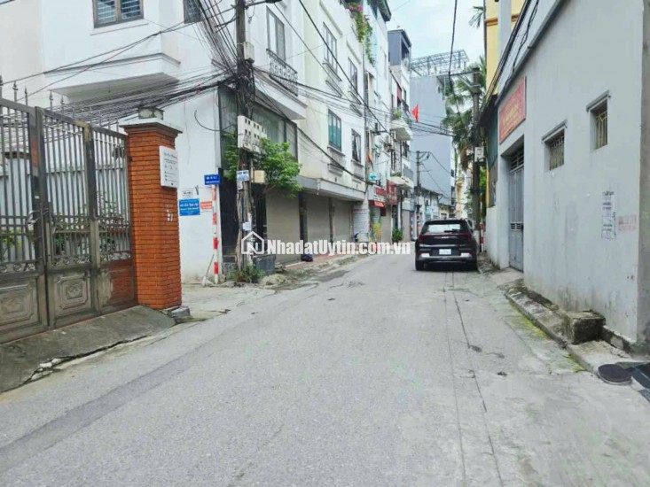 Cô Lan cán bộ về hưu gửi bán nhà trung tâm Thạch Bàn, Long Biên dưới 6.6 tỷ. DT 40m2